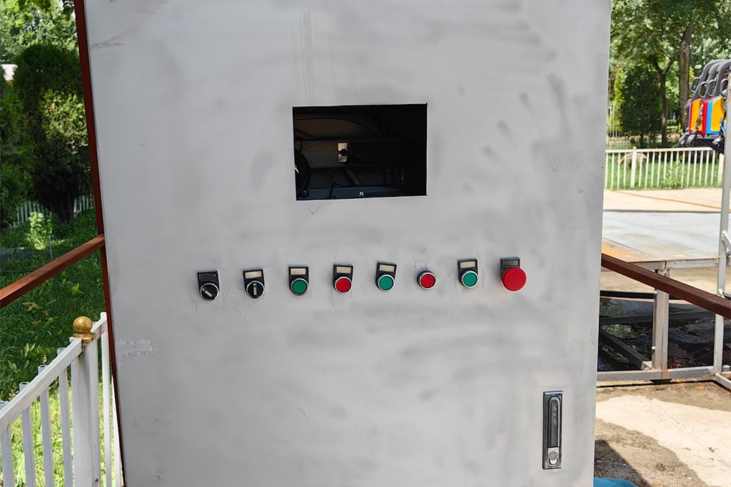 Exterior view of the Frisbee ride control cabinet before repair
