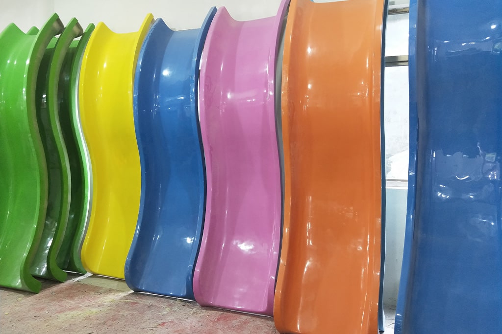 Fiberglass kids small water slide with colorful design for amusement park or pool