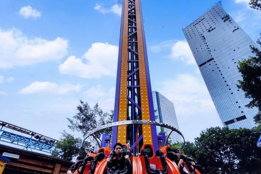 Drop Tower ride offering thrilling free fall experience as one of the most popular tower rides for amusement parks