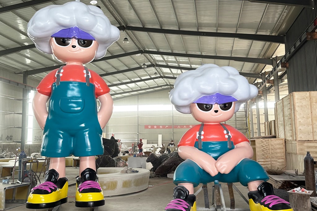 Giant 5-meter life size cartoon statue displayed in the factory workshop