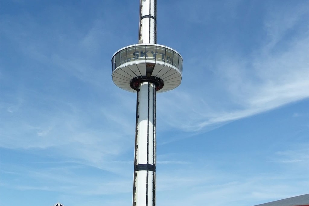Observation Tower ride providing safe and comfortable scenic views, a family-friendly tower ride for amusement parks