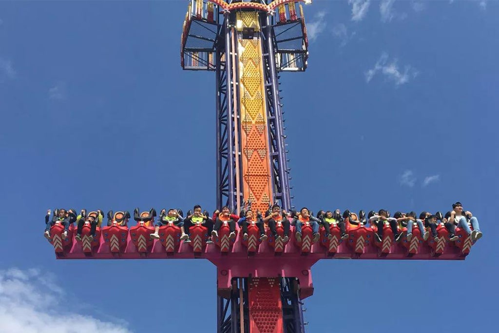 Rotating Tower ride with 360-degree panoramic views, a popular tower ride choice for amusement parks