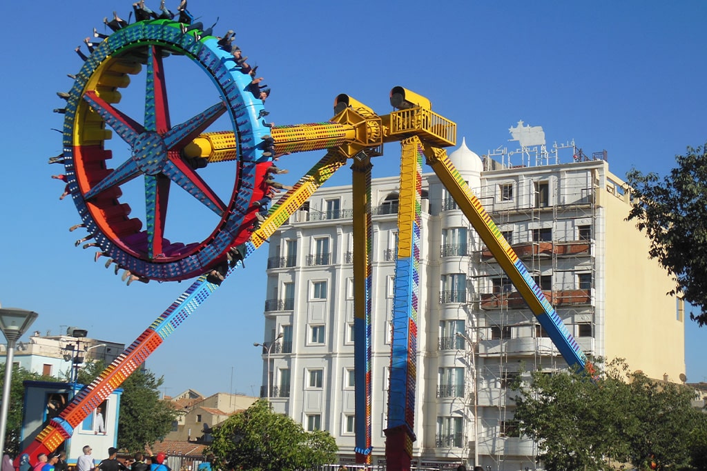 30 seat frisbee pendulum ride at amusement park – where to buy amusement park rides