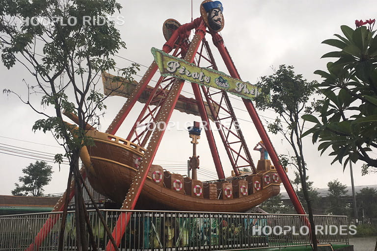 24 seat medium pirate ship ride installed in amusement park, high-capacity swinging ride for family entertainment
