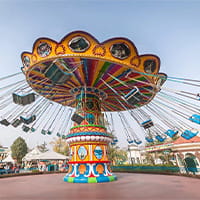 Flying chair wave swinger ride operating in an amusement park